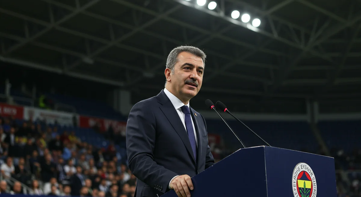 Fenerbahçe'de Duygusal Veda: Sadettin Saran'dan Tarihi Konuşma: 'Başım Dik Ayrılıyorum!'