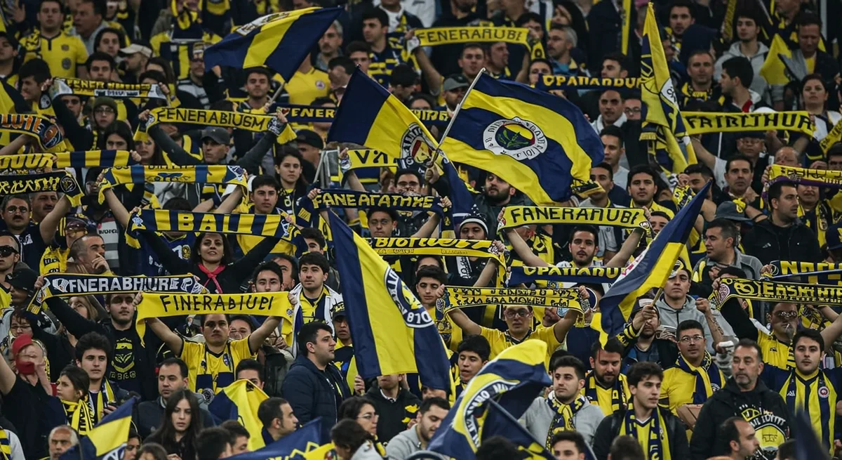 Aziz Yıldırım'dan Fenerbahçe'ye Şampiyonluk Çağrısı: "Tek Kurtuluş Kupayı Kaldırmak!"