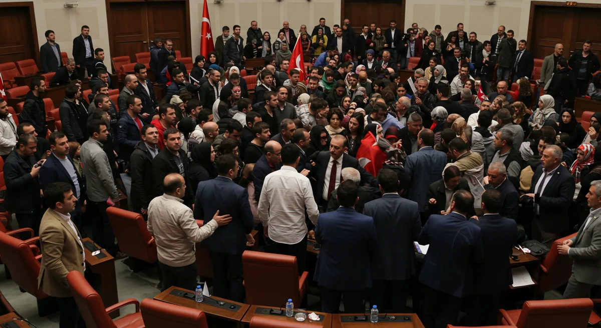 Tepebaşı Belediyesi'nde Aşevi Krizi: Yolsuzluk İddiaları Meclisi Alevlendirdi, Oturum Hızla Sonlandırıldı!