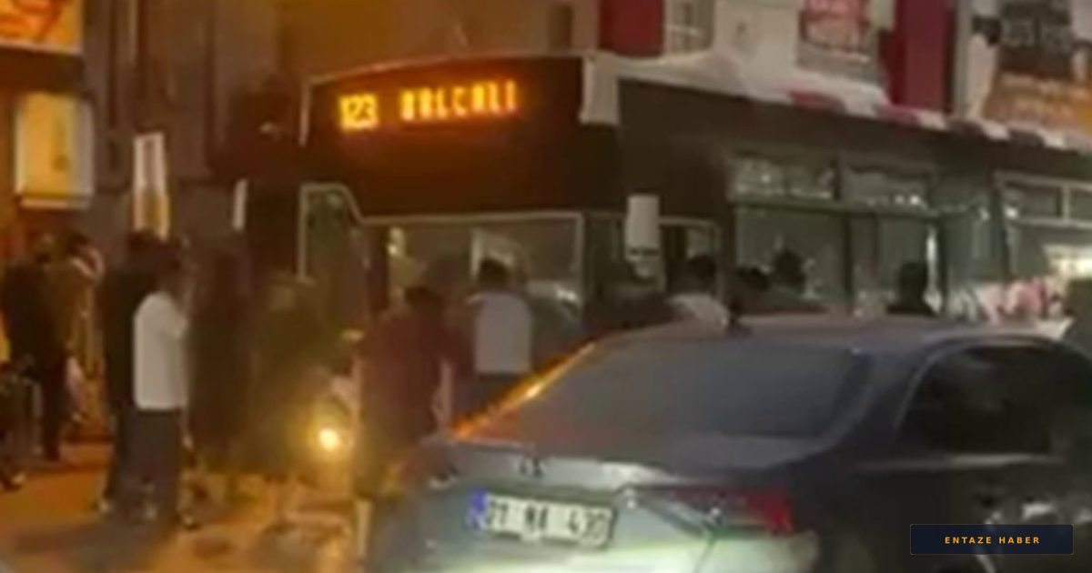 Adana'da Dehşet Anları: 10 Kişilik Grup Halk Otobüsü Şoförünü Hastanelik Etti