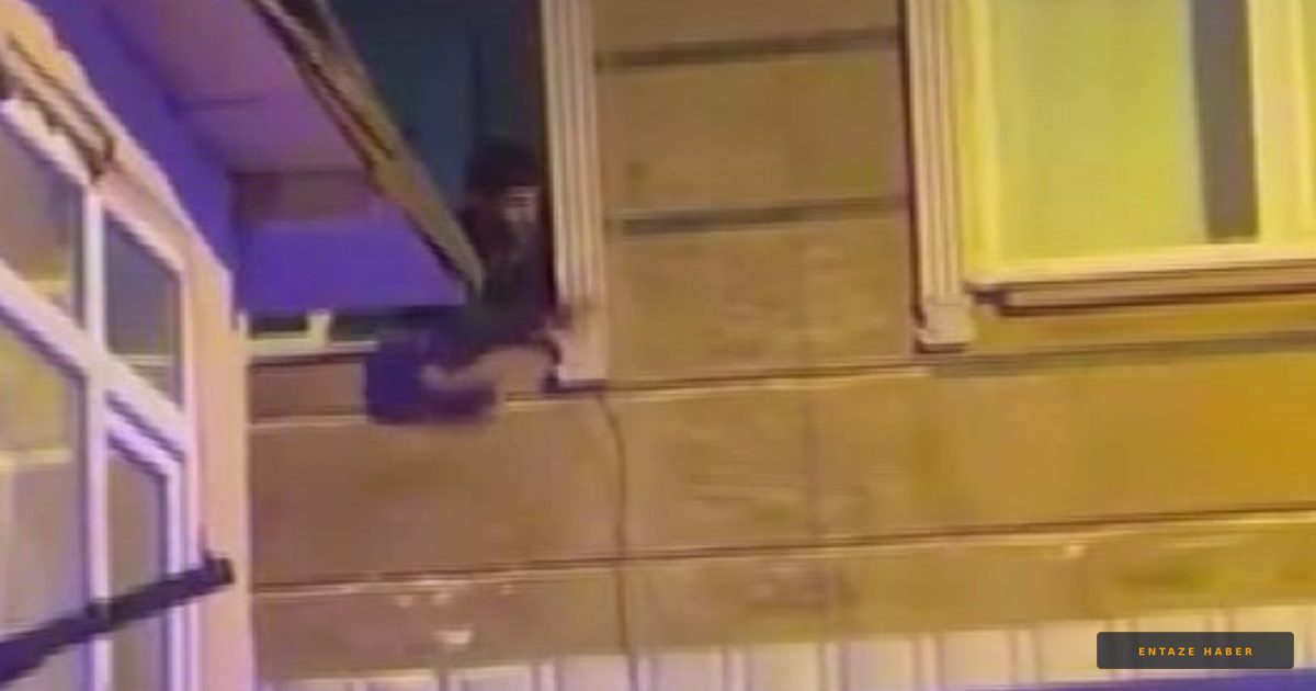 Fatih’te Korku Dolu Anlar: Para Vermeyen Annesini Bıçakla Rehin Aldı