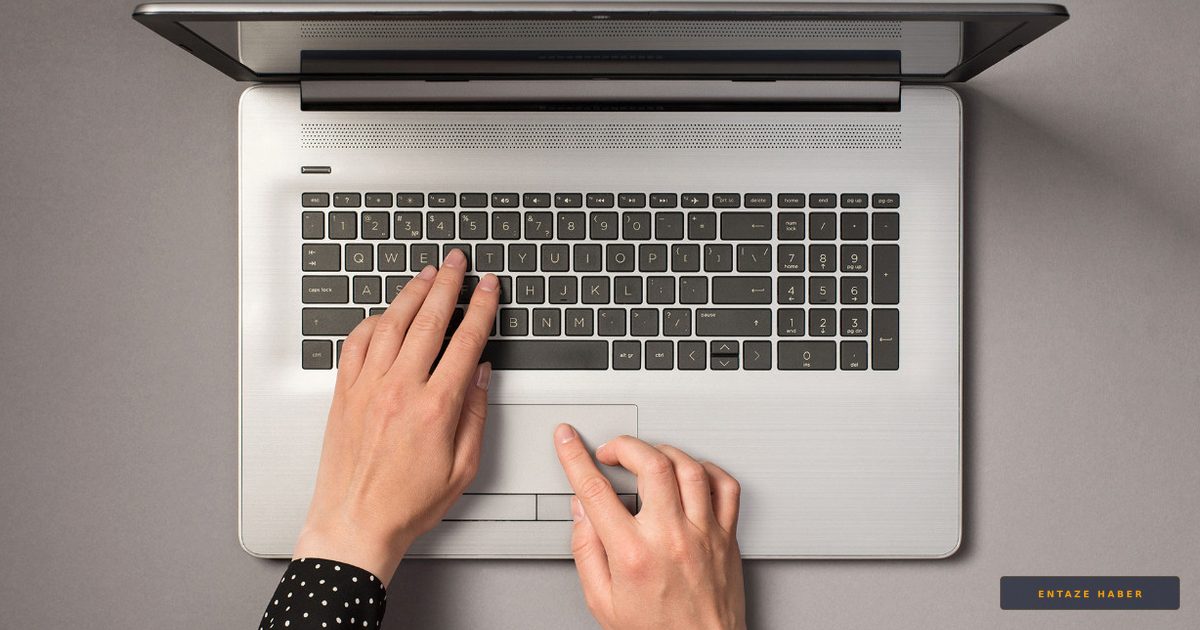 Dizüstü Bilgisayarlarda Touchpad Neden Ortada Değil? İşte Bilinmeyen Ergonomik Gerçek