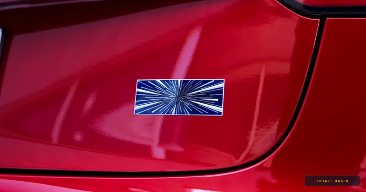 Tesla Model 3 Performance'taki Gizemli Amblemin Ardındaki Bilimkurgu Sırrı
