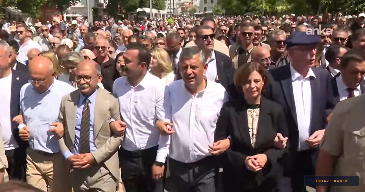 Eskişehir'de Özgür Özel Rüzgarı: On Binler Adalet İçin Yürüdü