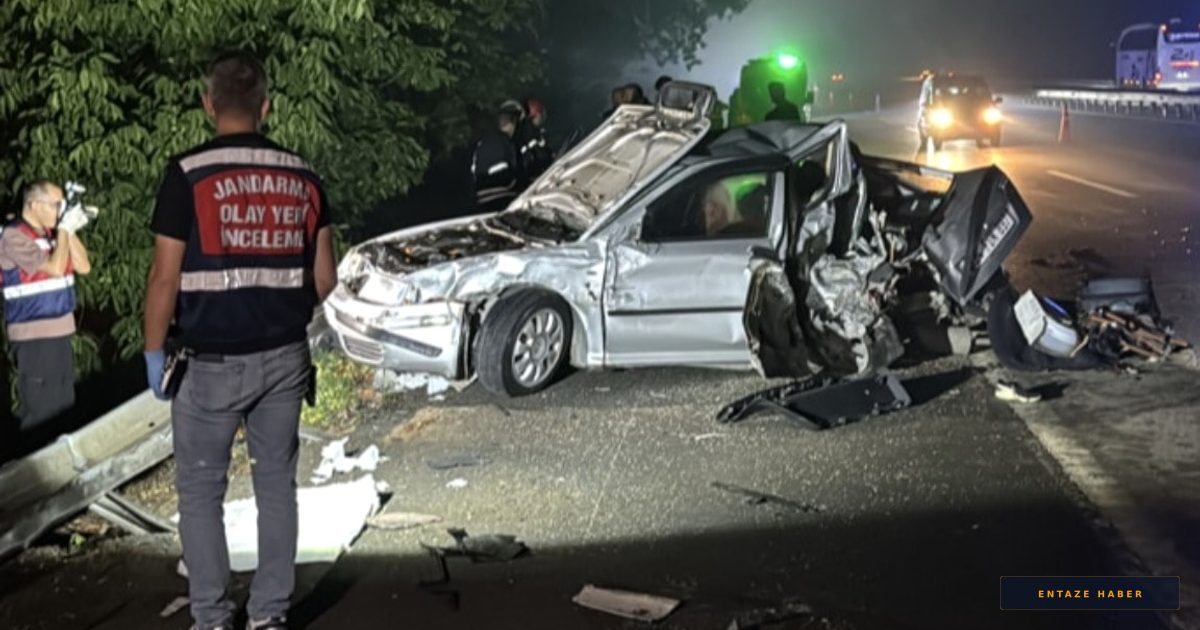Anadolu Otoyolu'nda Can Pazarı: Emniyet Şeridindeki Otomobile TIR Çarptı