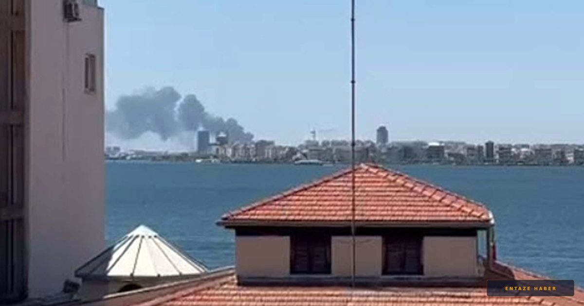 İzmir'de Korkutan Fabrika Yangını: Gökyüzü Siyah Dumanlarla Kaplandı