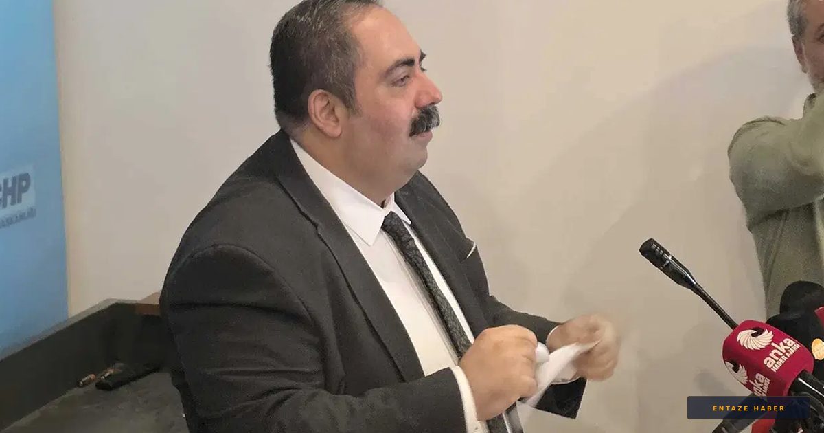 CHP Malatya'da İpler Koptu: İl Başkanı Yıldız Görevden Alma Yazısını Yırttı