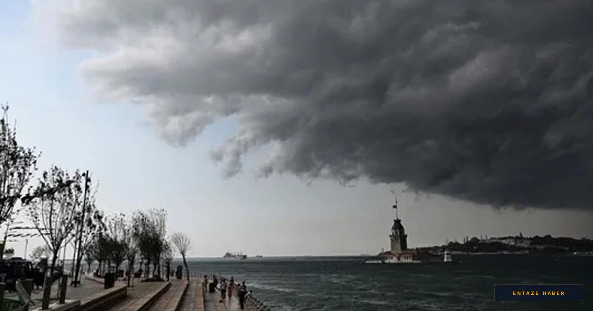 İstanbul'da Hayatı Felç Eden Fırtına: Çatılar Uçtu, Vatandaşlar Yürümekte Zorlandı