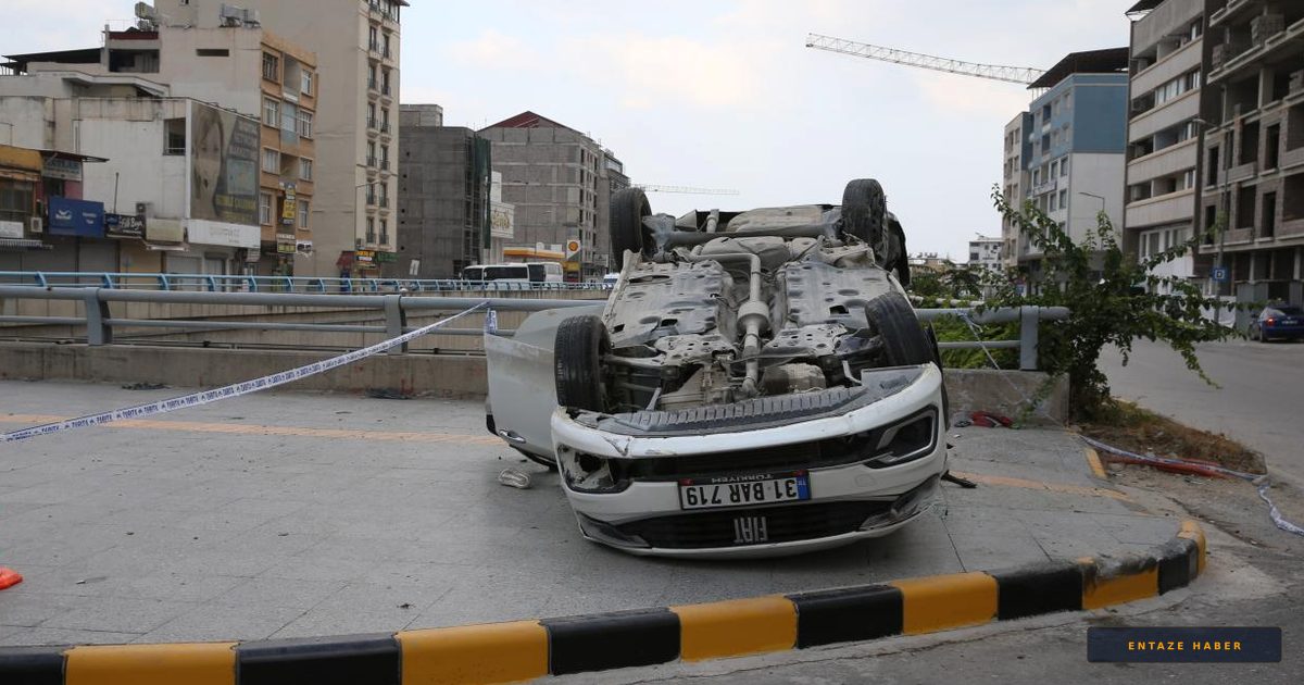 Hatay'da Feci Kaza: Bariyerlere Çarpan Otomobil Can Aldı