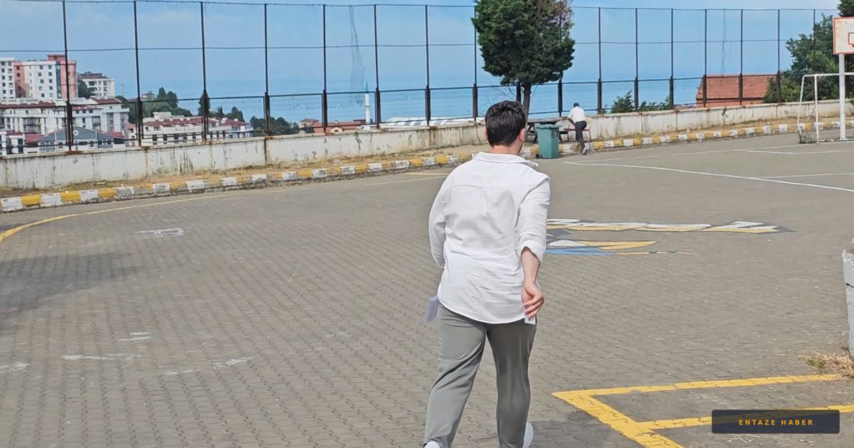 LGS Sınavında Büyük Panik: Kardeşinin Kimliğiyle Geldi, 4 Dakika Kala Kurtardı!