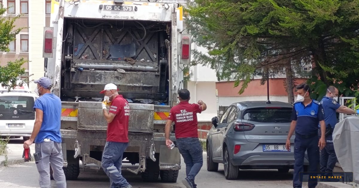 Amasya'da Bir Evden Çıkanlar Şok Etti: Tonlarca Çöp Tahliye Edildi