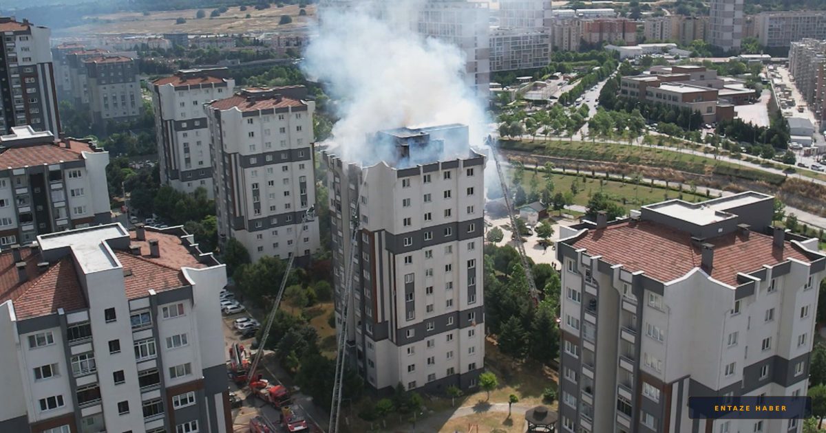 Küçükçekmece’de Korkutan Çatı Yangını: Ekipler Seferber Oldu
