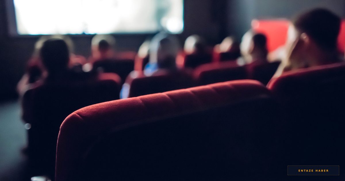 Netflix'in Kabusu Gerçekleşti: Z Kuşağı Evden Çıkıp Sinema Salonlarını İstila Ediyor
