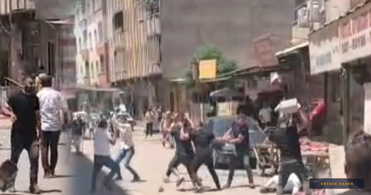 Viranşehir’de Sokak Ortasında Dehşet: Taşlı Sopalı Kavga Kamerada