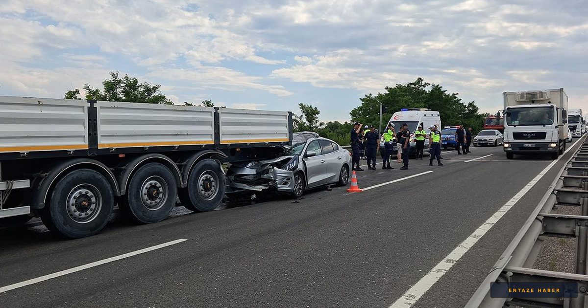 Karabük’te Feci Kaza: Tırın Altına Giren Otomobilde 1 Ölü, 6’sı Çocuk 8 Yaralı