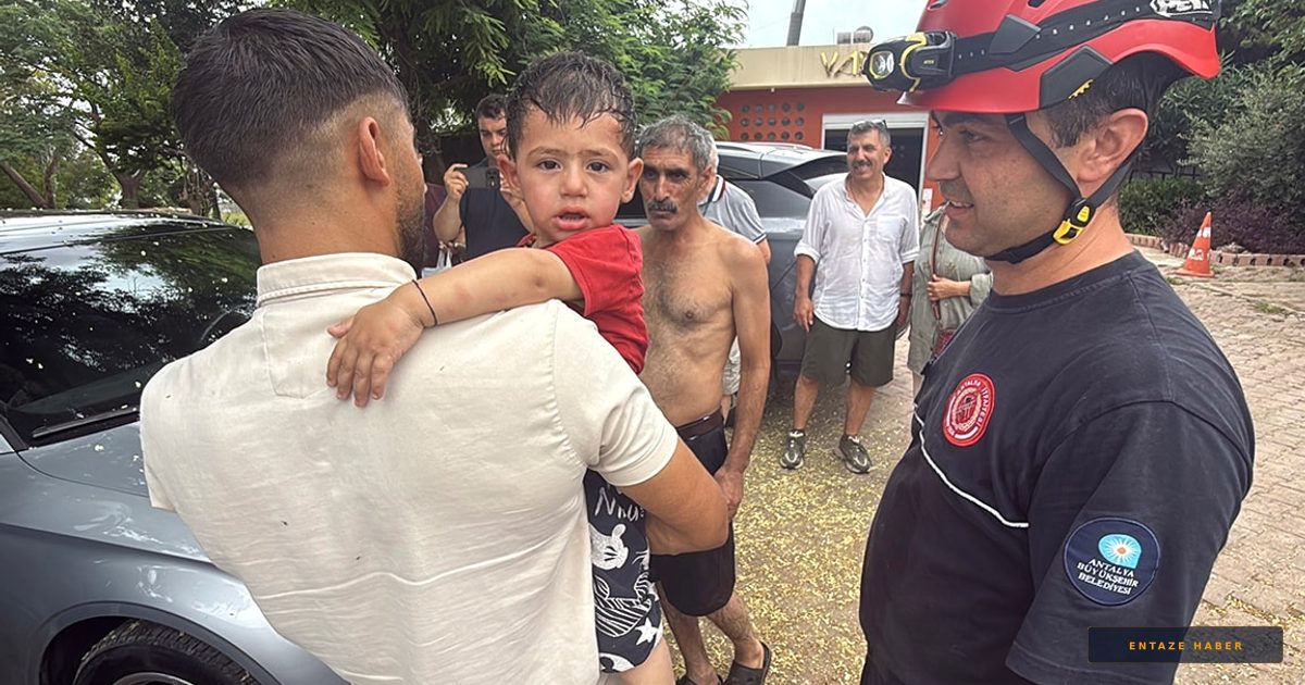 Antalya'da Korku Dolu Anlar: 1 Yaşındaki Bebek Otomobilde Mahsur Kaldı
