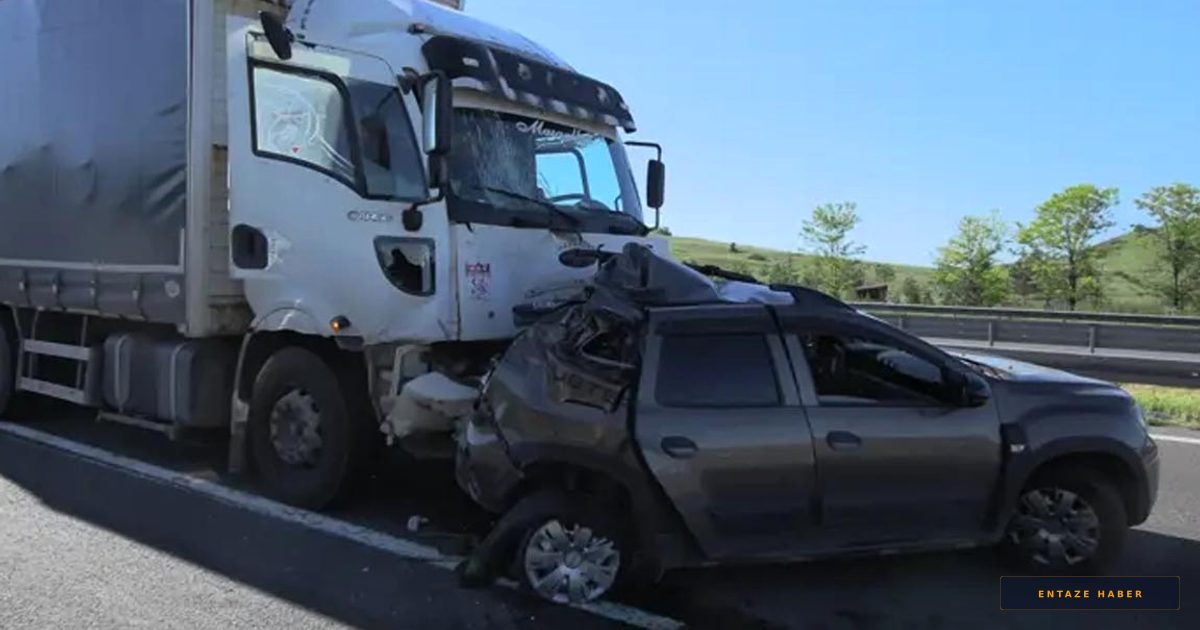 Anadolu Otoyolu'nda Can Pazarı: Kamyon Otomobile Çarptı, 2 Yaralı!
