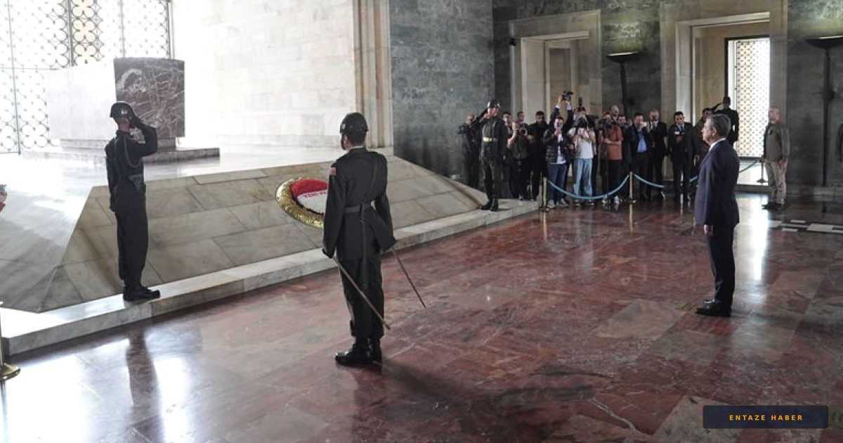 Özgür Özel'den Anıtkabir'de Tarihi Yemin: YENİ Parti'nin Yol Haritası Belli Oldu