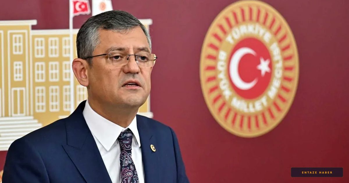 Özgür Özel CHP'yi Resmen İkiye Böldü: Yeni Partisi ve Traktör Göndermeli Afişi Sosyal Medyayı Karıştırdı!
