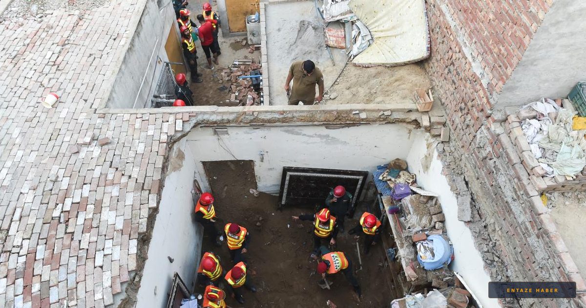 Pakistan’da Faciada Büyük Kayıp: Etüt Merkezinin Çatısı Çöktü, 14 Çocuk Can Verdi