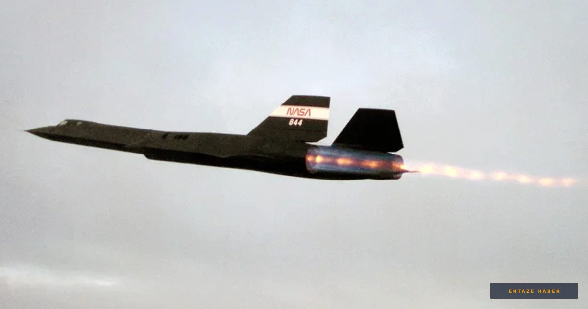 Radarları Şaşkına Çeviren Efsane: SR-71 Blackbird'ün İnanılmaz Hız Gösterisi