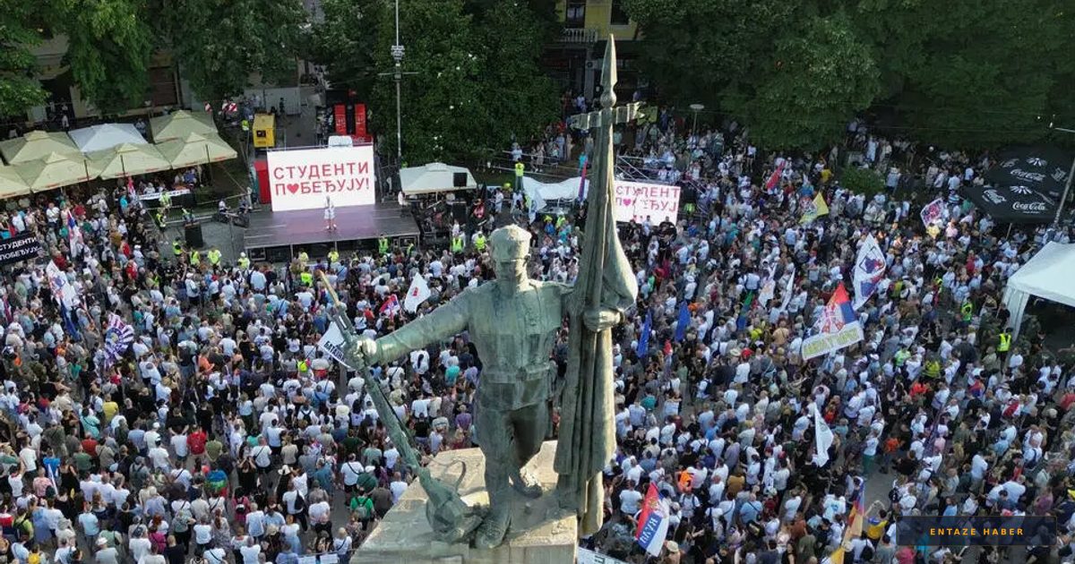 Sırbistan Sokakları Vucic'e İnanmıyor: İstifa Sözü Yetmedi, Protestolar Büyüyor