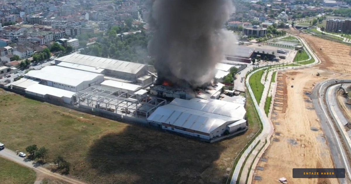 Arnavutköy’de Fabrika Yangını: Alevler Bölgeyi Teslim Aldı