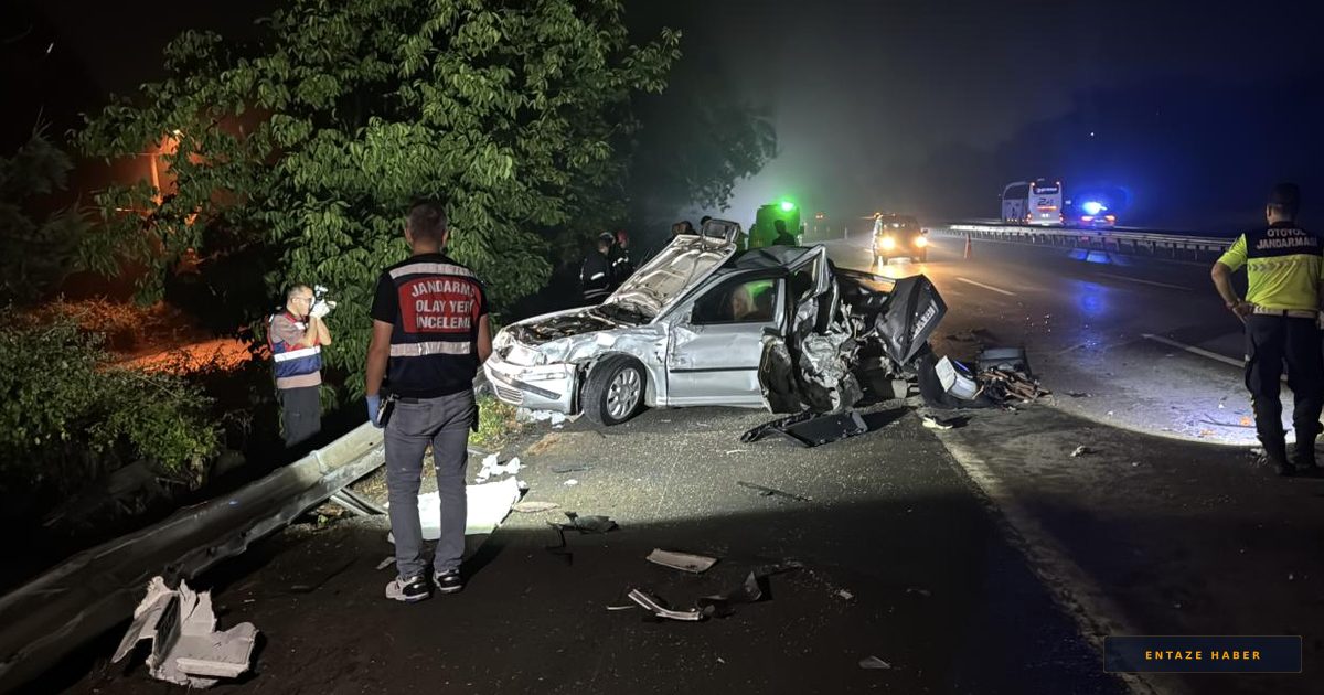 Anadolu Otoyolu'nda Feci Kaza: Emniyet Şeridindeki Otomobile Tır Çarptı, 7 Yaşındaki Çocuk Hayatını Kaybetti