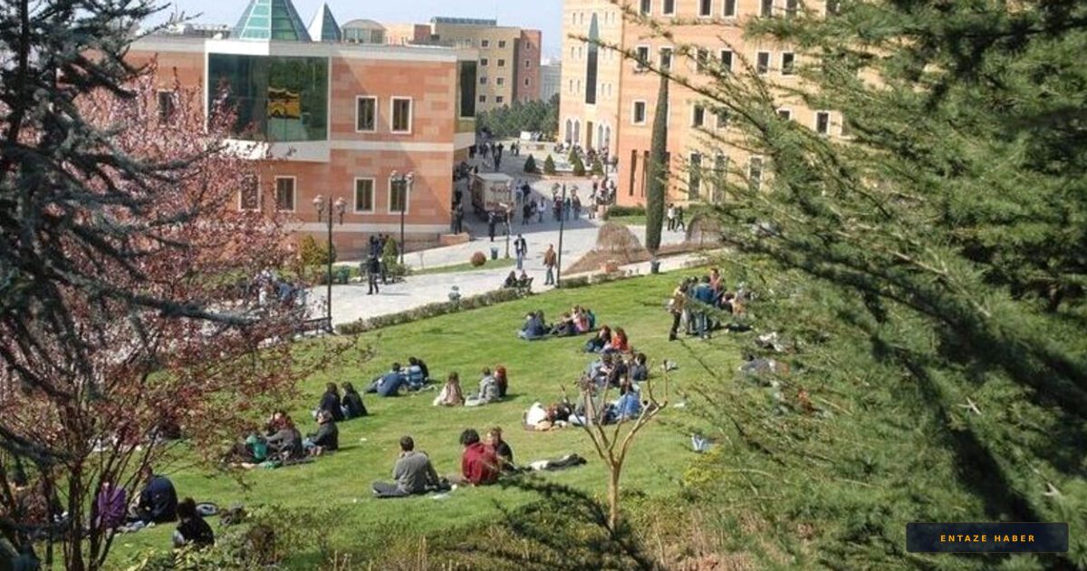 Yeditepe Üniversitesi'nde Mezuniyet Töreninde Pankart Krizi: İdari Soruşturma Başlatıldı