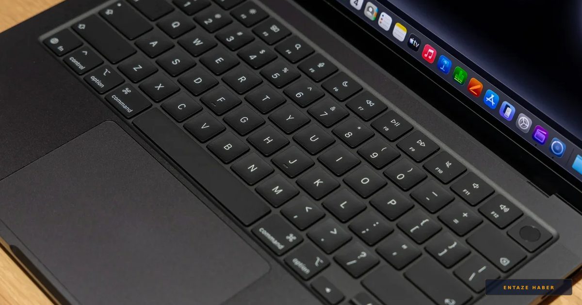 M5 Max İşlemcili MacBook Pro’larda Korkutan Ekran Sorunu: Isınma Paneli Bozuyor mu?