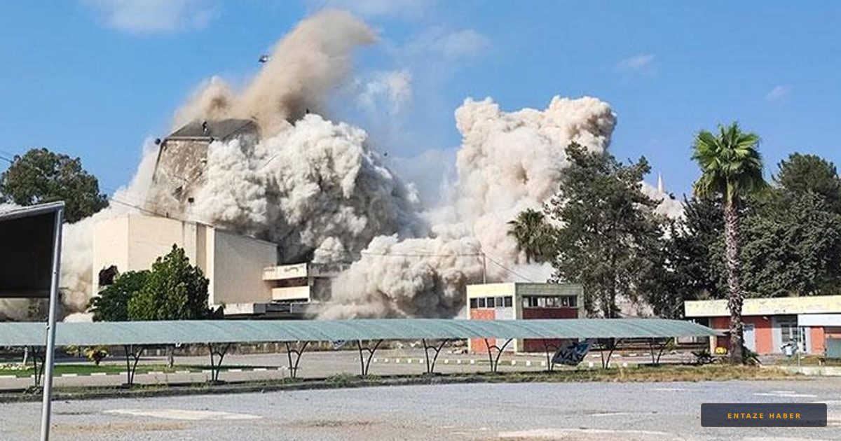 Adana'da Dev Yıkım: 16 Katlı Çukobirlik Binası Dinamitlerle Yerle Bir Edildi